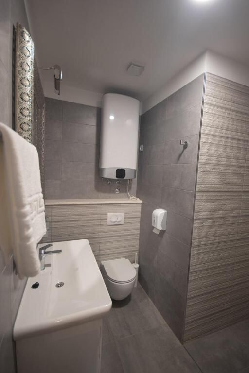 Private bathroom with walk-in shower at Center Luxury Rooms 1